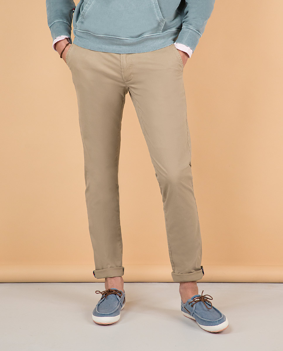 Pantalón Chino Básico Beige