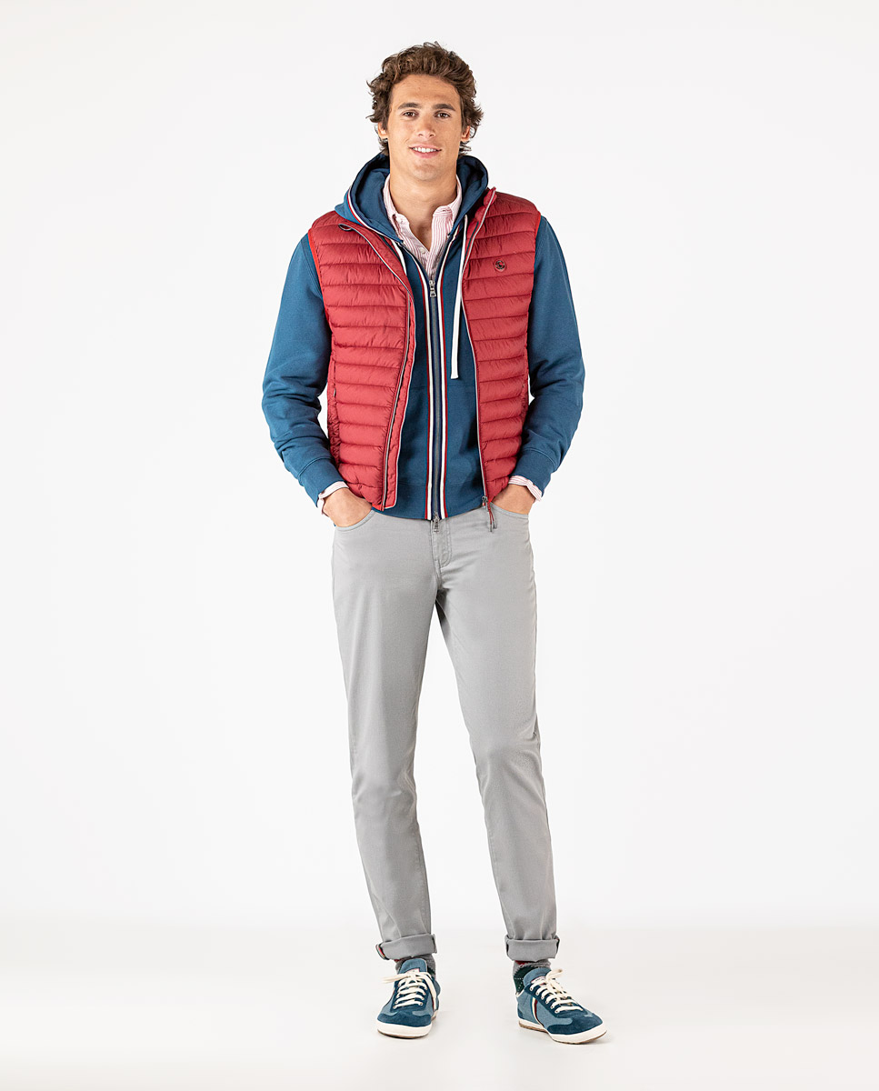 Chaleco Guateado Básico Granate.