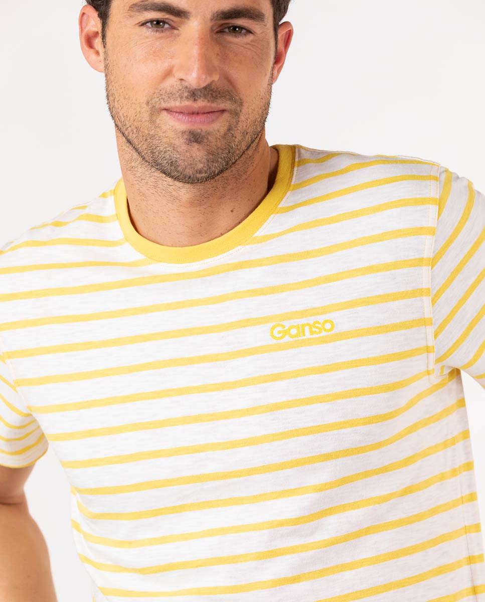 Camiseta Raya Amarilla Fondo Blanco