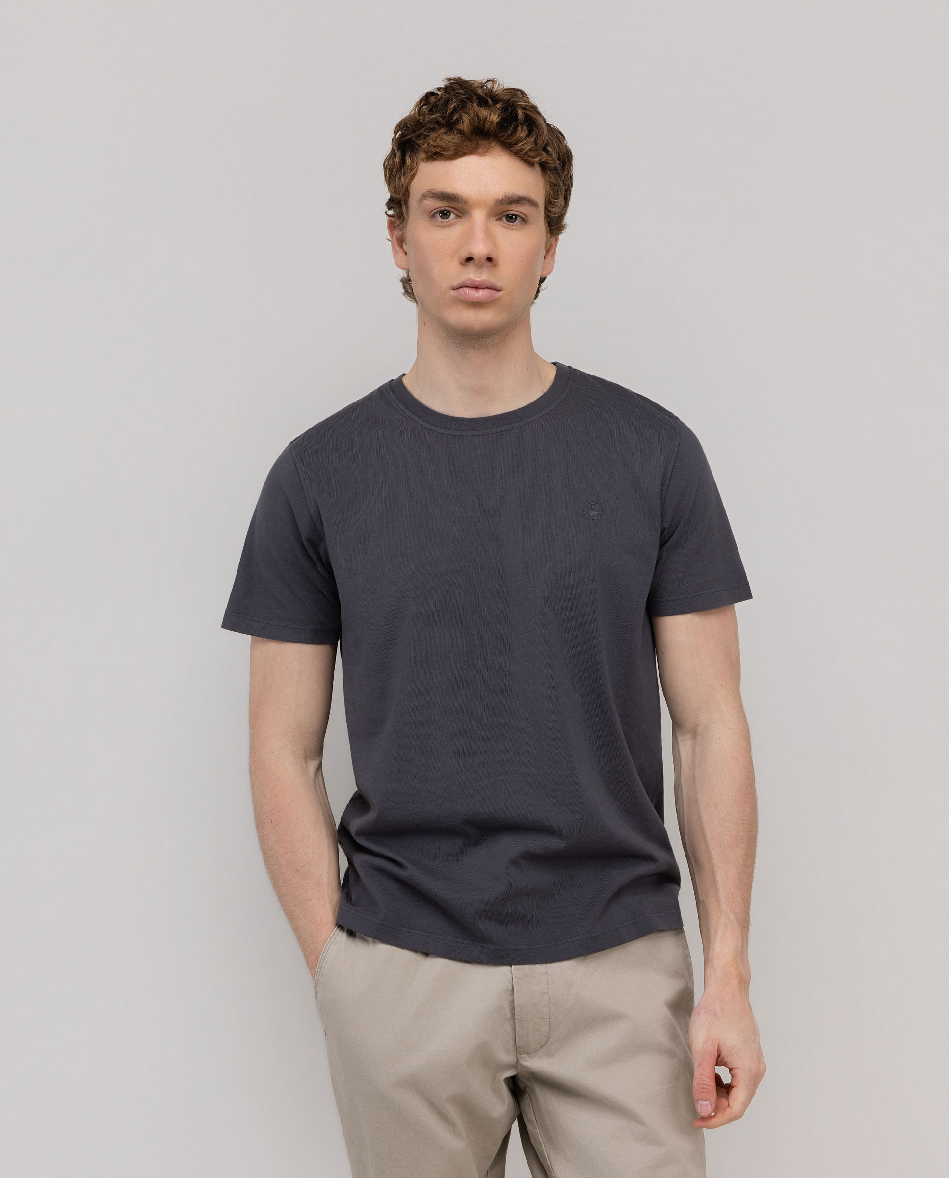 Camiseta Básica Garment Dyed Gris Antracita