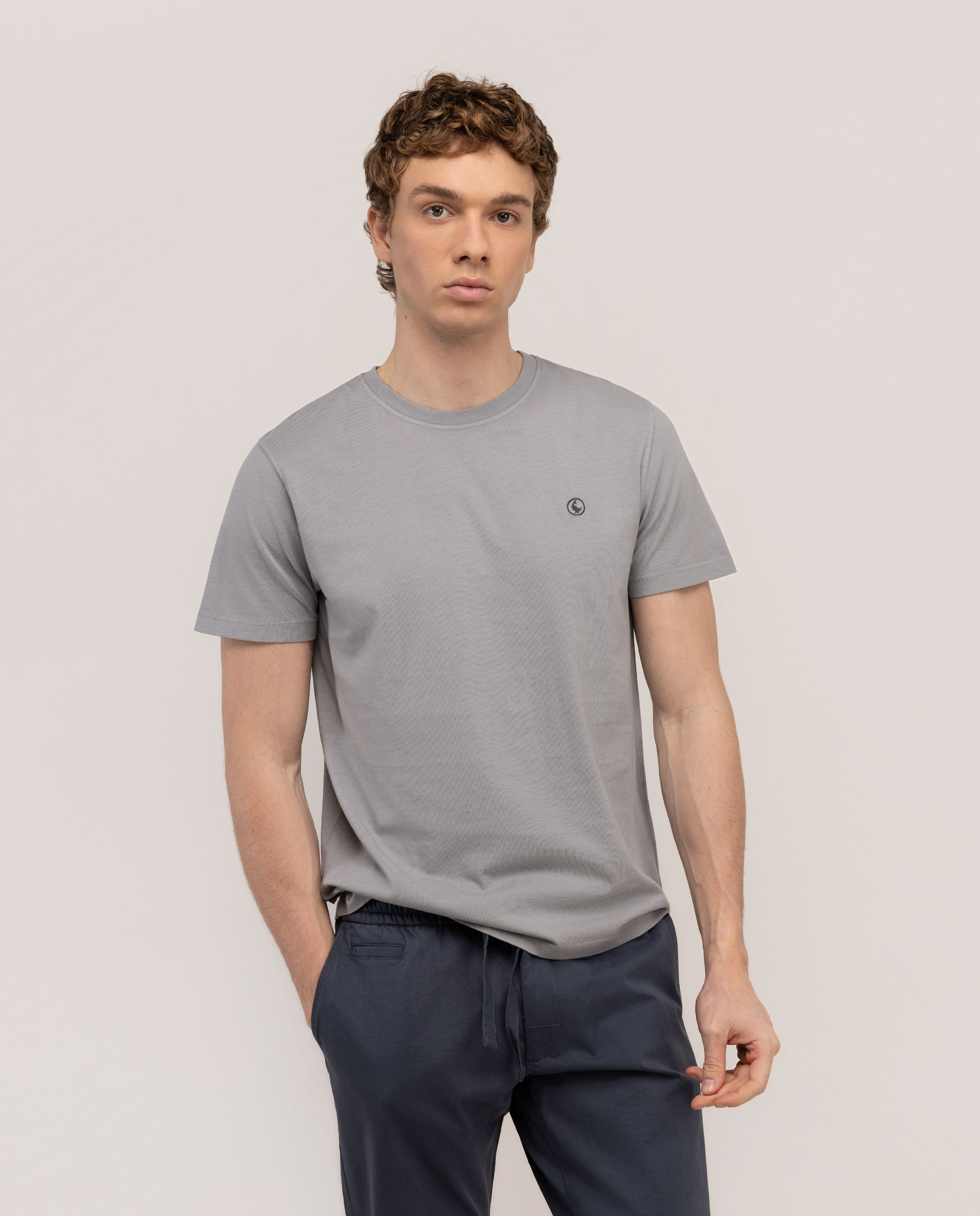 Camiseta Básica Garment Dyed Gris Medio