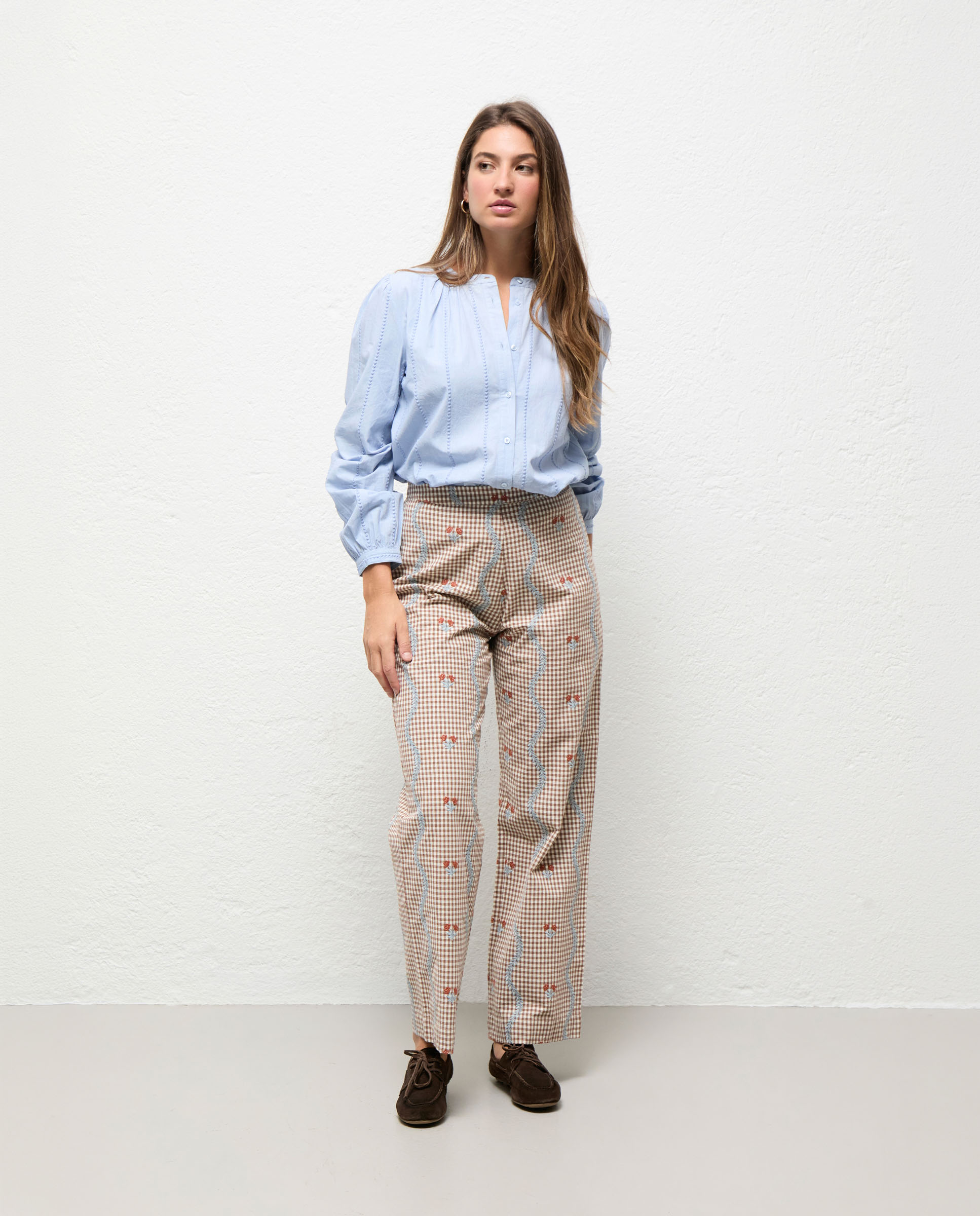 Pantalón Flor Marrón Bordados